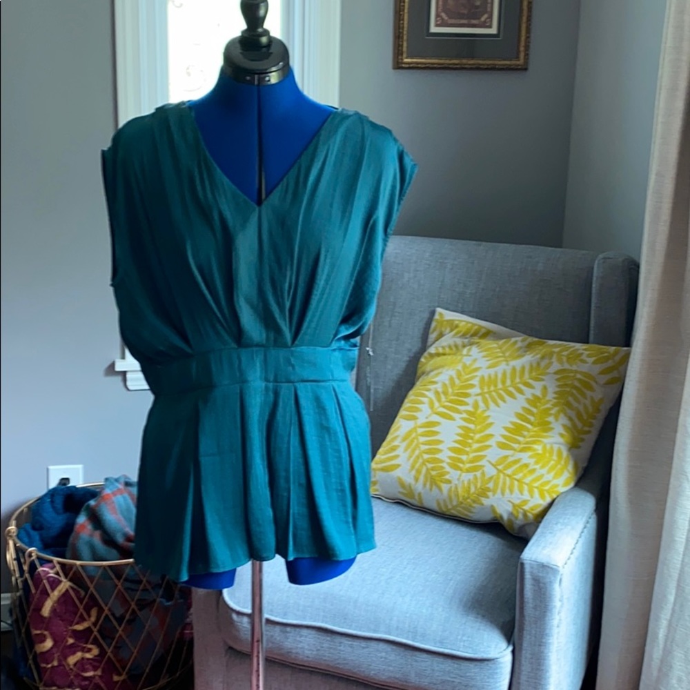 NWT Vince Camuto sleeveless green top